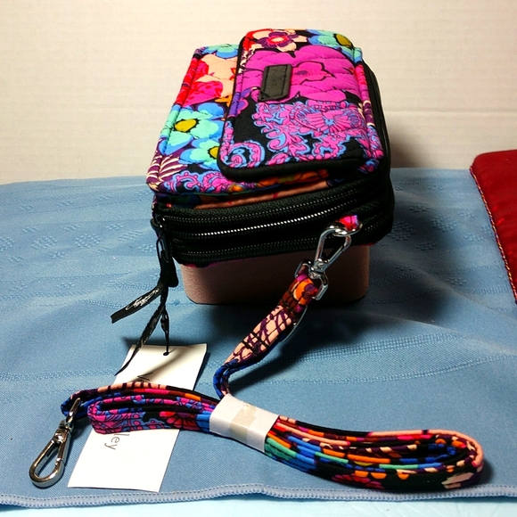 SOLD ❤🆕💖Vera Bradley All In One Crossbody For iphone 6+ Floral Fiesta - Picture 12 of 14